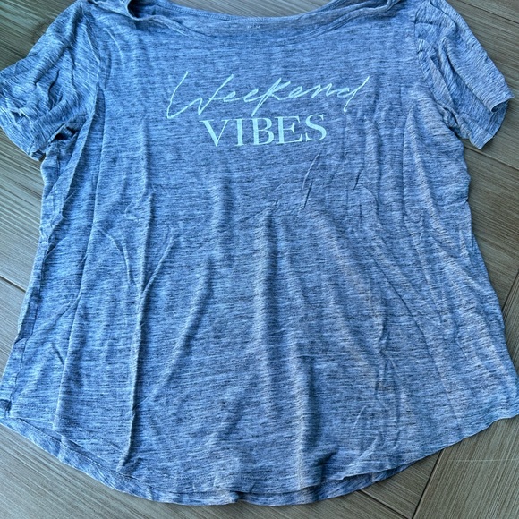 Old Navy Weekend Vibes Heather Blue Tee - Picture 1 of 4